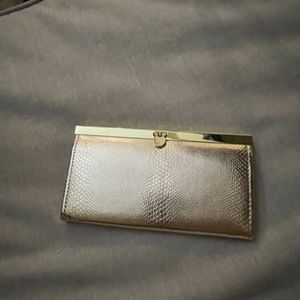 BEBE GOLD CLUTCH (GREAT CONDITION)